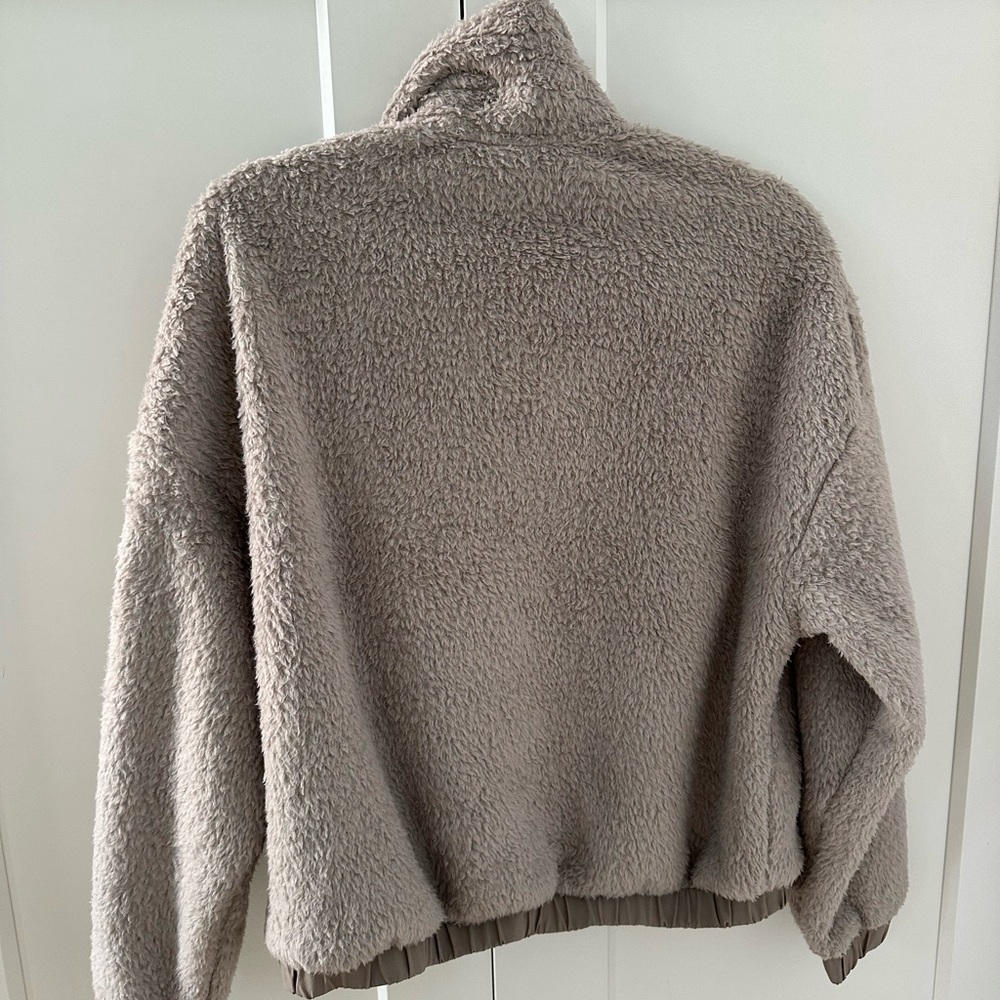 Vuori Taupe Light-Weight Sherpa Jacket - Picture 4 of 4